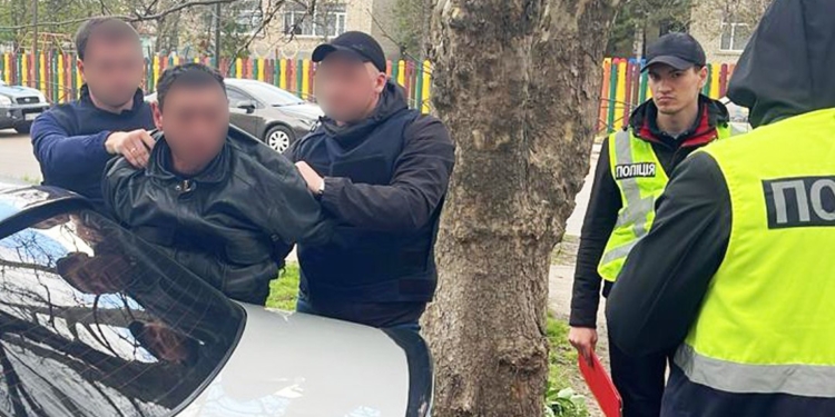 Вигідно видав заміж – на Миколаївщині чоловік за $9 тис оженив військовозобов’язаного зі своєю співмешканкою з інвалідністю (ФОТО)