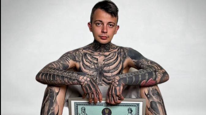 Українець встановив тату-рекорд – набив собі 230 кісток і став живим скелетом (ФОТО, ВІДЕО)