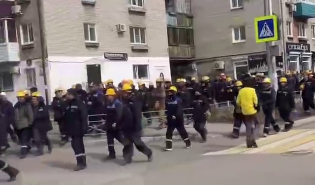 «Січін, допоможи!» — китайські робітники вийшли на мітинг у Комсомольську (ВIДЕО)