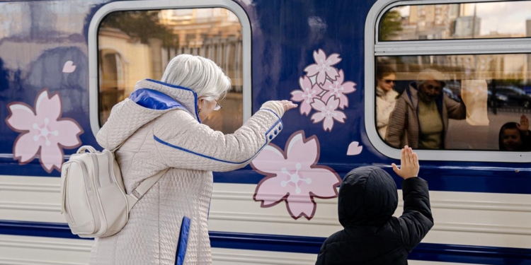 У перший рейс вирушив новий поїзд із модернізованих вагонів. Чому його назвали “Сакура” (ФОТО)