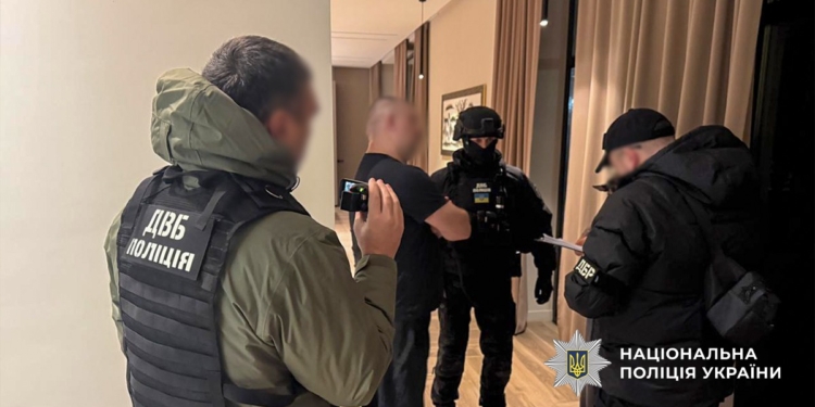 В Ужгороді затримали кіберзлочинця – він ошукав іноземців на $100 млн, а щоб сховатися від ФБР інсценував свою смерть (ФОТО)