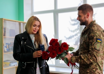 Ольга Сумська відвідала миколаївських гвардійців, які проходять реабілітацію після поранень (ФОТО)