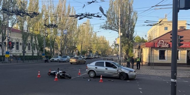 У Миколаєві в ДТП на Великі Морській і Аркасівській постраждав мотоцикліст (ФОТО)