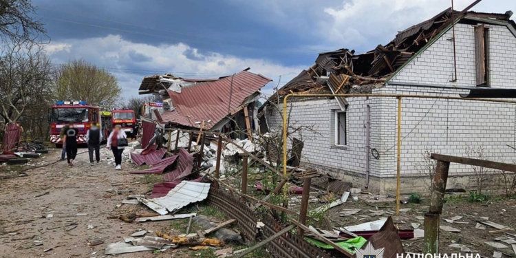 У Коростені на Житомирщині внаслідок ракетно-дронової атаки зруйнована ціла вулиця (ФОТО, ВІДЕО)