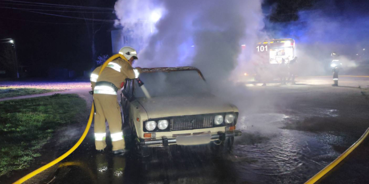 Автівка та відкриті території – які пожежі гасили минулої доби на Миколаївщині (ФОТО)