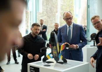 У Берліні Мерц і Зеленський оглянули дрони, які можна буде виробляти на спільних підприємствах (ФОТО)