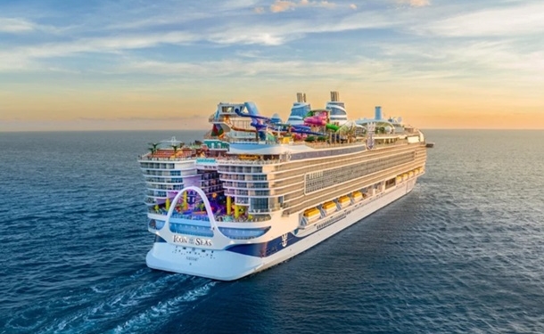 Представлено рекордний лайнер за $2 мільярди (ВIДЕО)