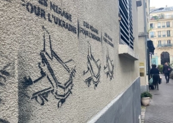 У Франції оголосили вироки групі молдаван за “українські” графіті з трунами