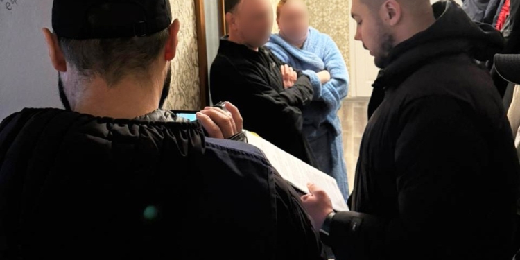 У Миколаївській міськраді викрили керівницю управління у  фіктивному працевлаштуванні, їй повідомили про підозру (ФОТО)