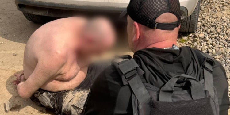 На Закарпатті поліція затримала озброєного викрадача жінки з 3-річною дитиною, який намагався вкрасти ще й власного онука і відстрілювався від правоохоронців (ФОТО)