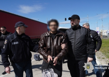 Поліція екстрадувала з Естонії шахрая, жертвами якого ставали українські військові (ФОТО)