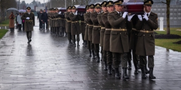 На Національному військовому меморіальному кладовищі відбулося почесне поховання воїнів з Миколаївщини (ФОТО)