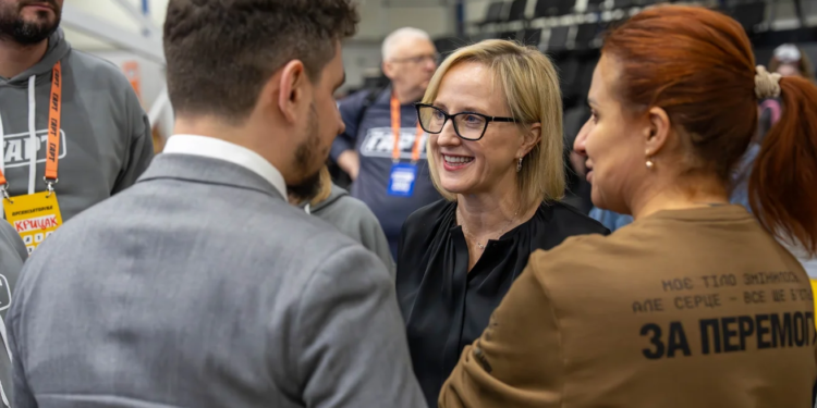 Посолка США в Україні Джулі Девіс залишає посаду через Трампа