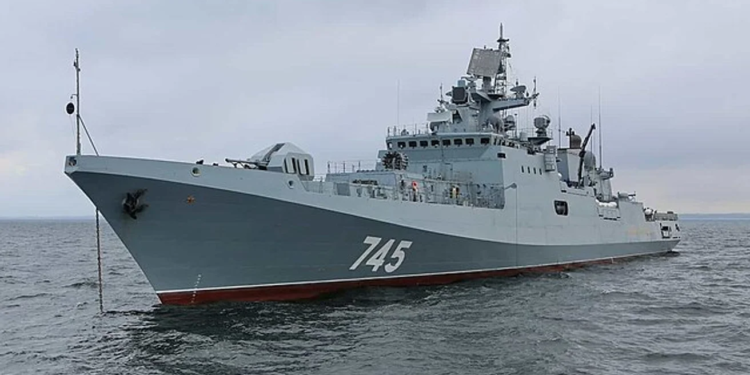 Під час атаки на Новоросійськ дрони вдарили по фрегату «Адмирал Григорович» (ВІДЕО)