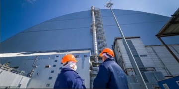 40 років аварії на ЧАЕС. Чи захищає від радіації сьогоднішній саркофаг після удару РФ (ФОТО)