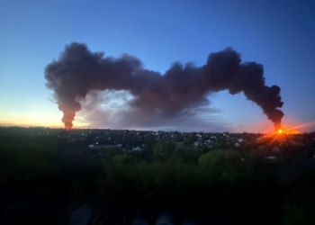 Росіяни атакували Дніпро: пошкоджена 4-поверхівка, обʼєкт промислової інфраструктури, є поранені