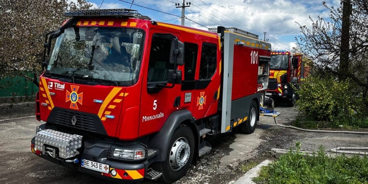 На Миколаївщині горіли багатоповерхівки та авто (ФОТО)