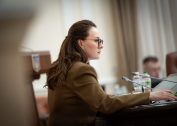 Ще не трудова повинність, але. В Уряді порахували, що в Україні працює менше половини працездатних і вирішили – все