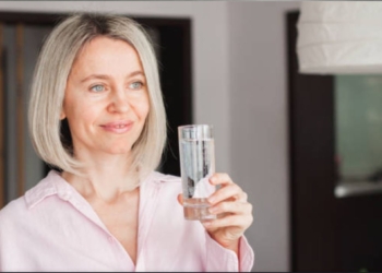 Ці напої мають бути в раціоні кожної жінки після 45 років