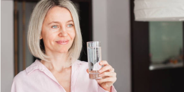 Ці напої мають бути в раціоні кожної жінки після 45 років