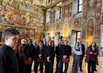 У Празі відкрили виставку українського митця Котика “Коли небо мовчить”