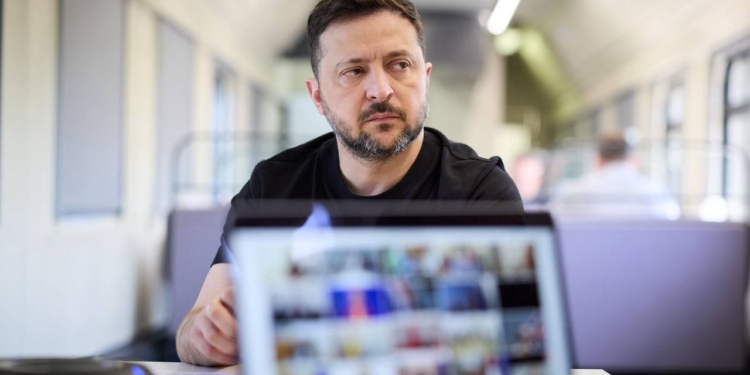 Не все в Ормузі можна вирішити за допомогою тільки  політичних рішень, – Зеленський під час спільного засідання щодо свободи судноплавства