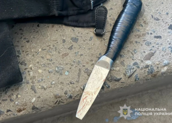 З ножем на однокласницю. Резонанс у Тернополі: нападниця – переселенка, її батько загинув, шепочуть про булінг (ФОТО)