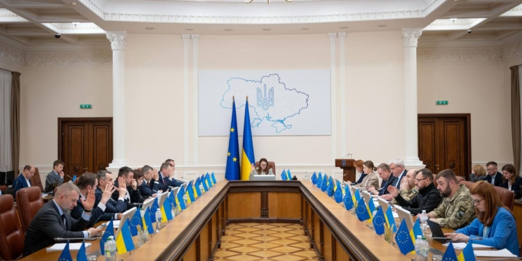 На доплати понад 12 тисячам працівників ремонтних бригад уряд виділив понад 240 млн.грн.