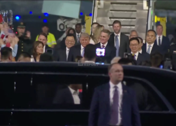 Трамп прилетів до Китаю, йому влаштували феєричну зустріч (ВІДЕО)