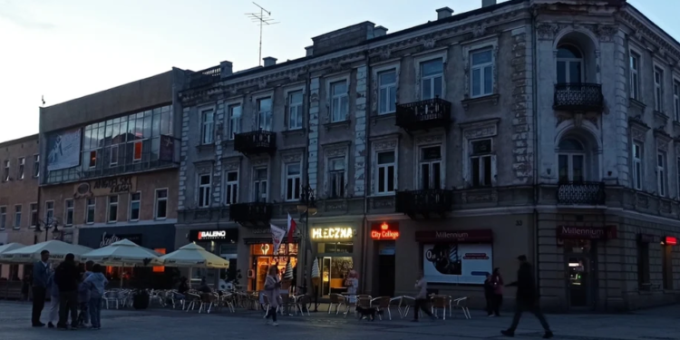 У Польщі жорстоко побили українця – він переплутав слова польської пісні…