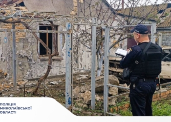 Миколаївська поліція показала наслідки ворожого обстрілу у Іванівці (ФОТО)