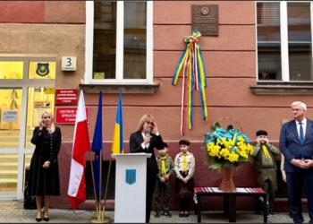 Сибіга в Польщі відкрив меморіальну дошку на честь МЗС УНР (ФОТО)