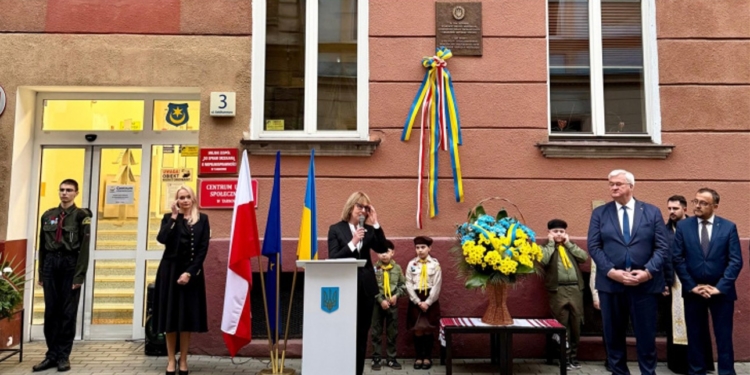 Сибіга в Польщі відкрив меморіальну дошку на честь МЗС УНР (ФОТО)
