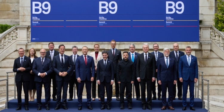 Ми готові допомагати тим, хто допомагав нам, – Зеленський про саміт «Бухарестської девʼятки»