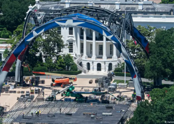 Зірки відмовляються від участі в концерті до 250-річчя США, Трамп обізвав їх нікчемами і заявив, що сам затьмарить всіх