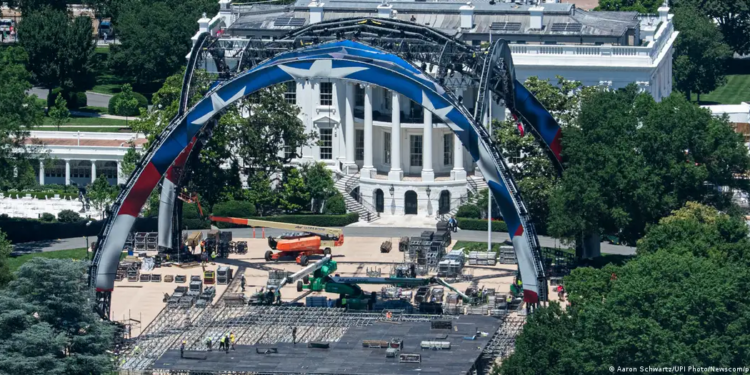 Зірки відмовляються від участі в концерті до 250-річчя США, Трамп обізвав їх нікчемами і заявив, що сам затьмарить всіх