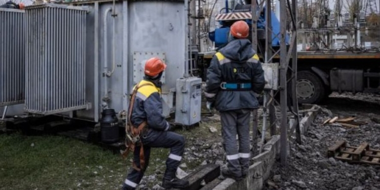 Внаслідок атаки ворожого БпЛА на енергетичний об’єкт у Миколаєві зафіксовано масштабне забруднення земель трансформаторним мастилом