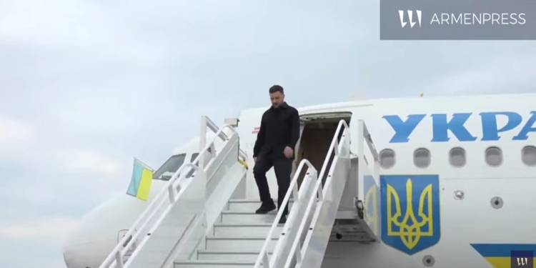Зеленський прибув до Єревану (ВІДЕО)