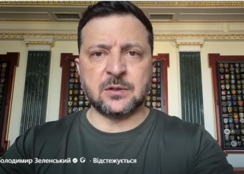 “Ми робимо все, щоб цей старий орєшнік в Москві вимовив слово «мир», – Зеленський про нічну атаку  (ВІДЕО)