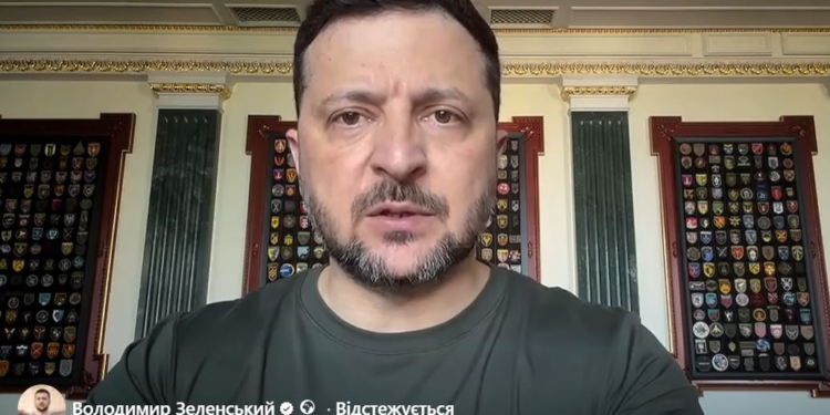 “Ми робимо все, щоб цей старий орєшнік в Москві вимовив слово «мир», – Зеленський про нічну атаку  (ВІДЕО)