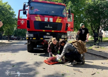 У Павлограді внаслідок удару ворожого БпЛА постраждали пʼятеро людей, серед них – дитина (ФОТО)