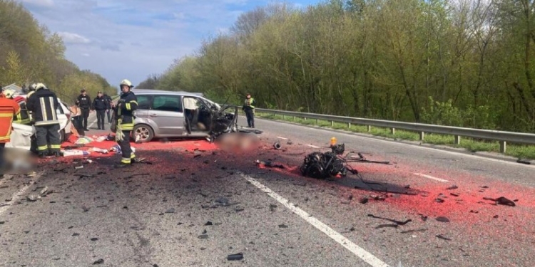 На Черкащині в страшній ДТП загинули 2 військових з ТЦК та цивільний, ще 2 в лікарні