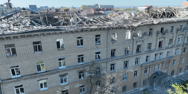 Одна людина загинула, ще 11 постраждалих – наслідки ворожої атаки на Дніпро (ФОТО)