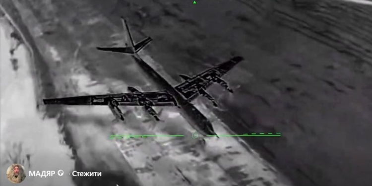 Сьогодні на аеродромі у Таганрозі знищили 2 Ту-142 і пускову установку “Іскандер” (ВІДЕО)