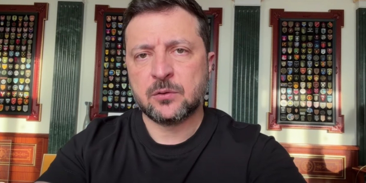 Зеленський попросив бути уважними до тривог – розвідки кажуть про можливість масованого удару (ВІДЕО)