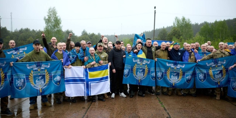Наші вдома! З російського полону в Україну повернулися 205 захисників (ФОТО)