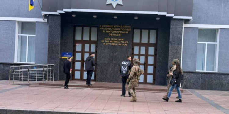 СБУ проводить обшуки в кількох регіональних управліннях Нацполіції (ФОТО)