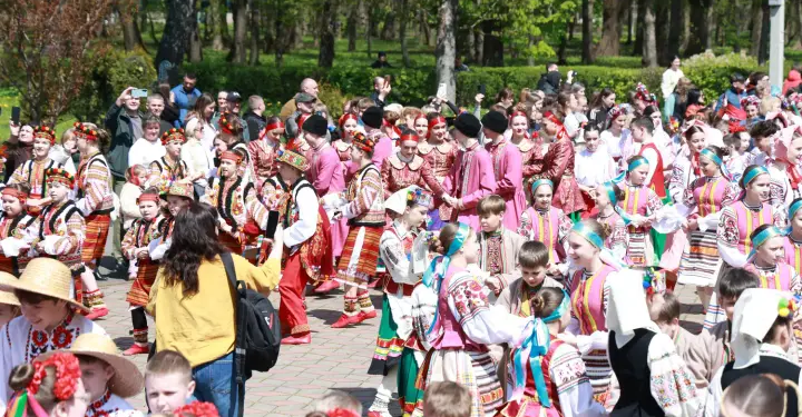 Рекорд України у Хмельницькому: 888 учасників станцювали Краков’як