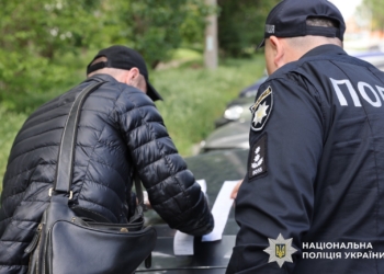 У Миколаєві поліцейського, який на службовому автомобілі порушив ПДР, притягнули до адмінвідповідальності (ФОТО)