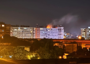У Румунії дрон врізався у 10-поверхівку у місті Галац, виникла пожежа (ФОТО, ВІДЕО)